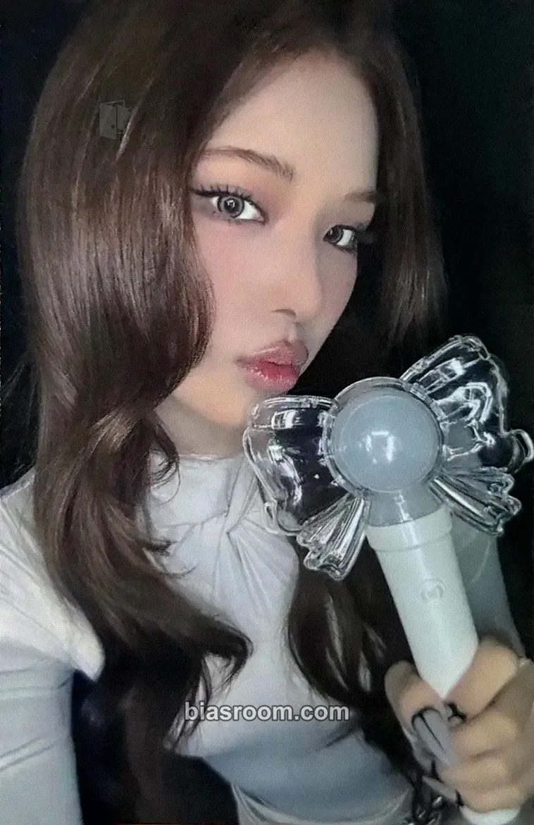 Mai Set The Tempo Photocard - izna - izna K-pop photocard