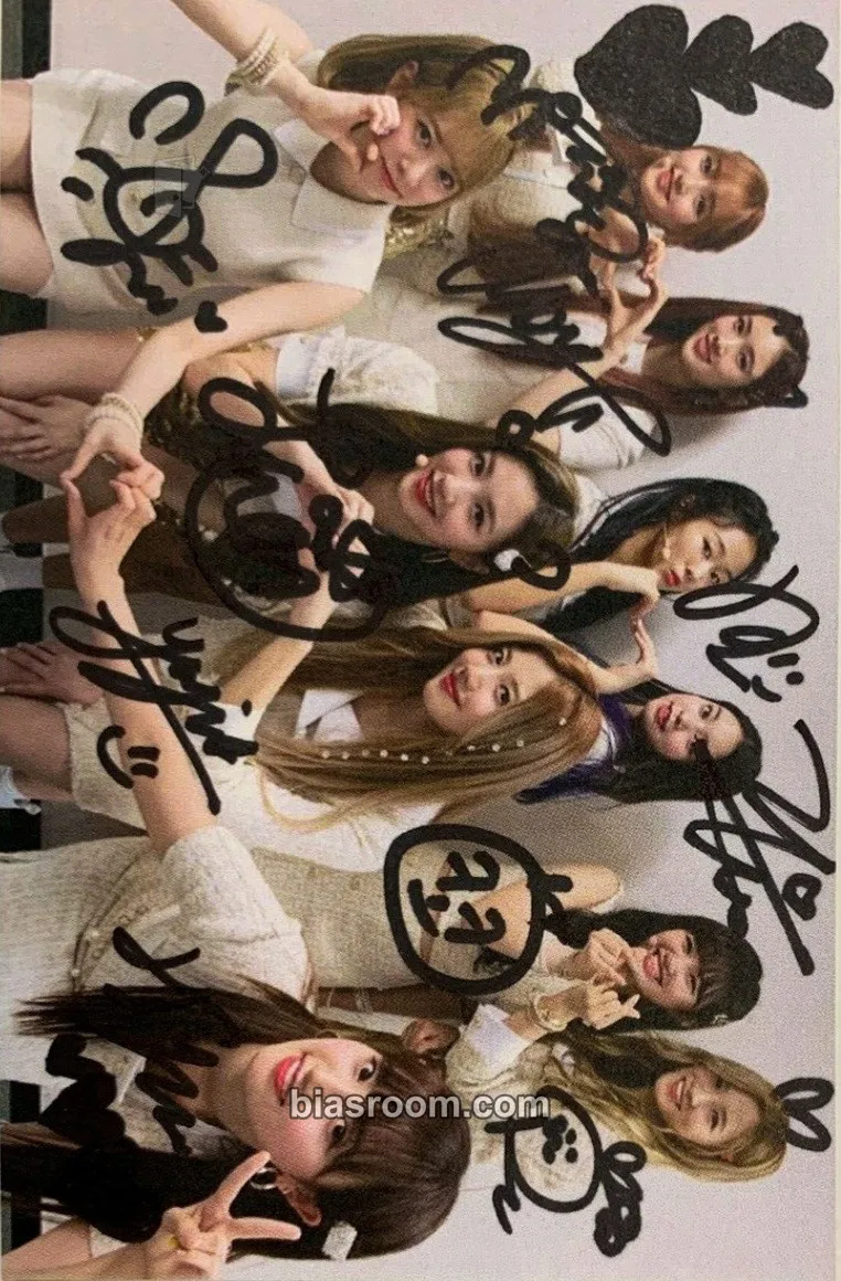 Love Adventure Photocard - Cherry Bullet - Cherry Bullet K-pop photocard