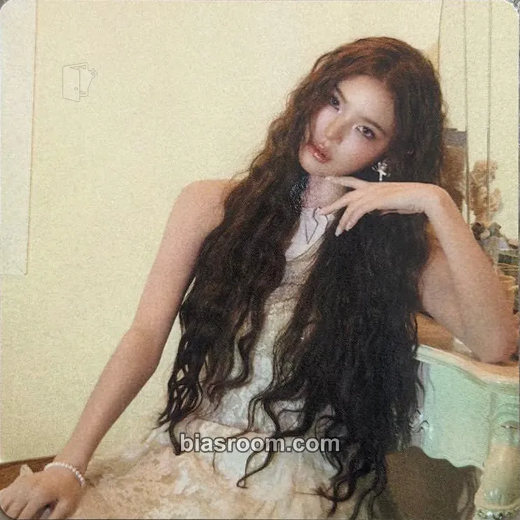 Mai Set The Tempo Photocard - izna - izna K-pop photocard