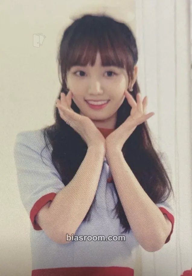 Haeyoon Let’s Play Cherry Bullet Photocard - Cherry Bullet - Cherry Bullet K-pop photocard