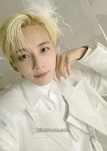 Jeonghan Power of Love Photocard - SEVENTEEN - SEVENTEEN K-pop photocard