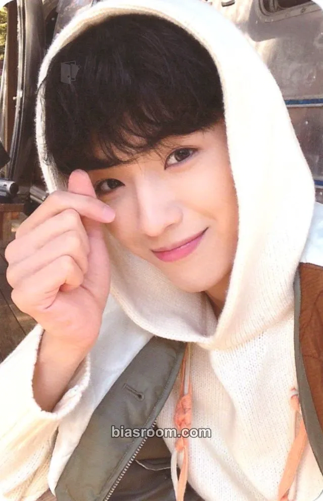 Yonghee Official 3rd Generation Fanclub Photocard - CIX - CIX K-pop photocard