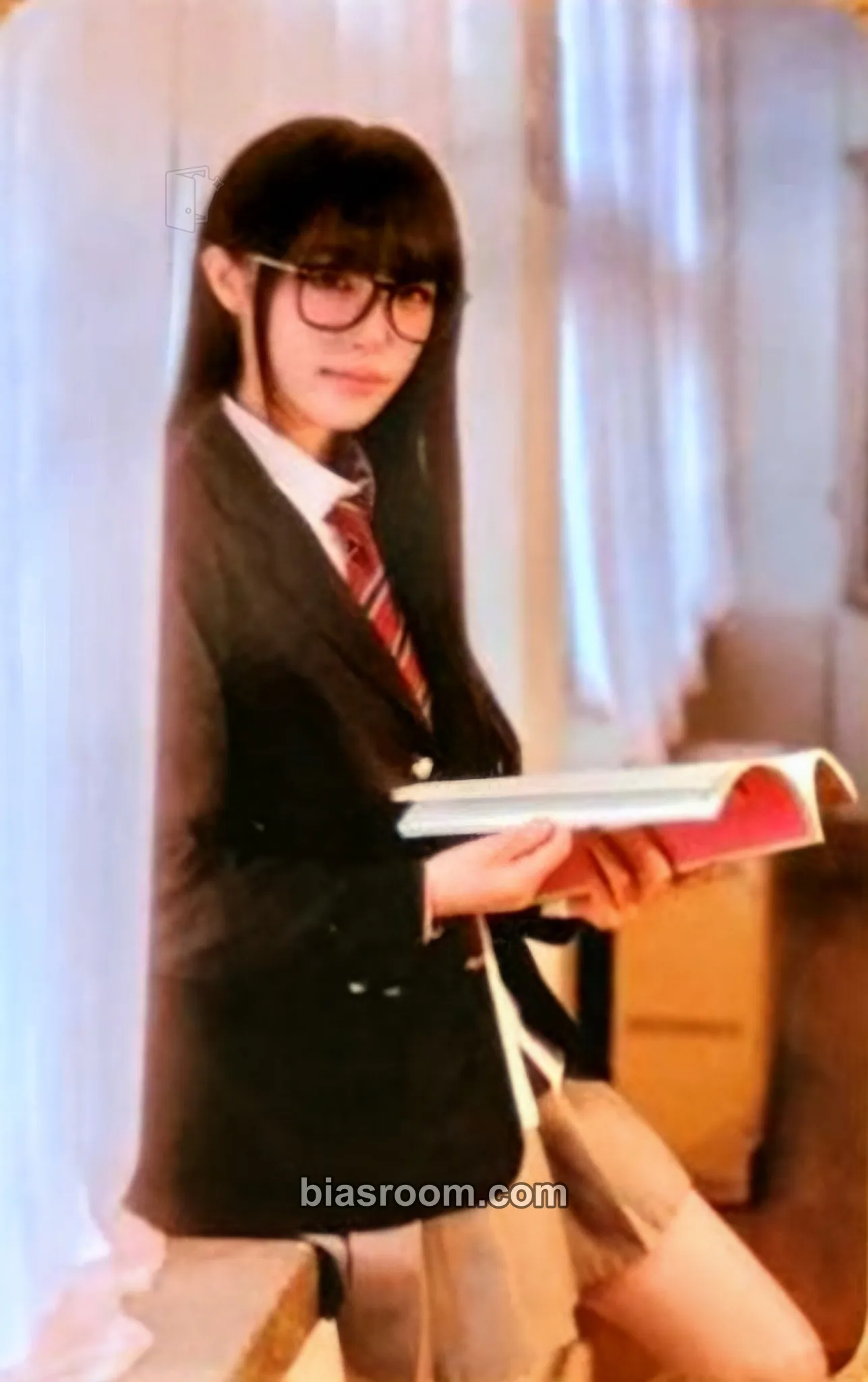 Yena 2025 Yena 1st Concert "Travelling To The World!" Photocard - Yena K-pop photocard