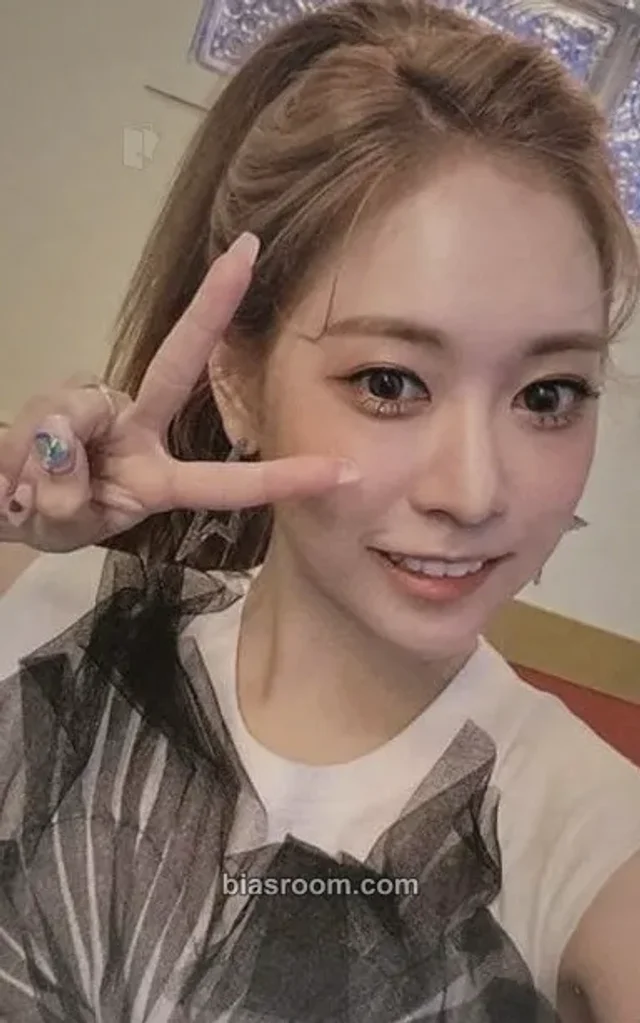 Cherry Bullet - Bora - Cherry Wish Album everline round 3