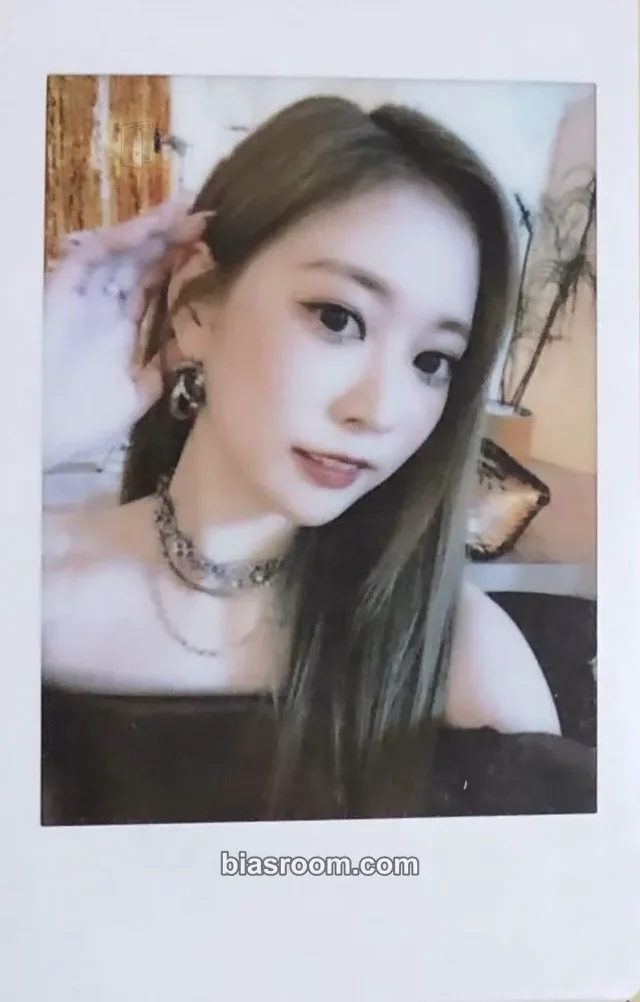 Cherry Bullet - Bora - Cherry Wish Album tower records japan polaroid