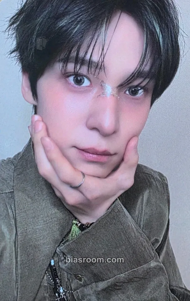 Yunho GOLDEN HOUR : Part.5 Photocard - ATEEZ - ATEEZ K-pop photocard