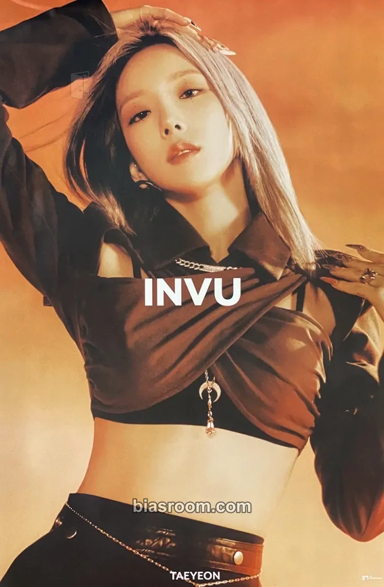 Taeyeon INVU Photocard - photocard K-pop di Taeyeon