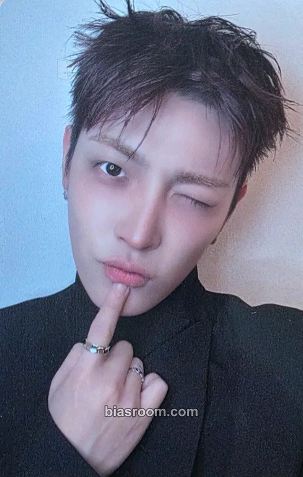 Hongjoong GOLDEN HOUR : Part.5 Photocard - ATEEZ - ATEEZ K-pop photocard