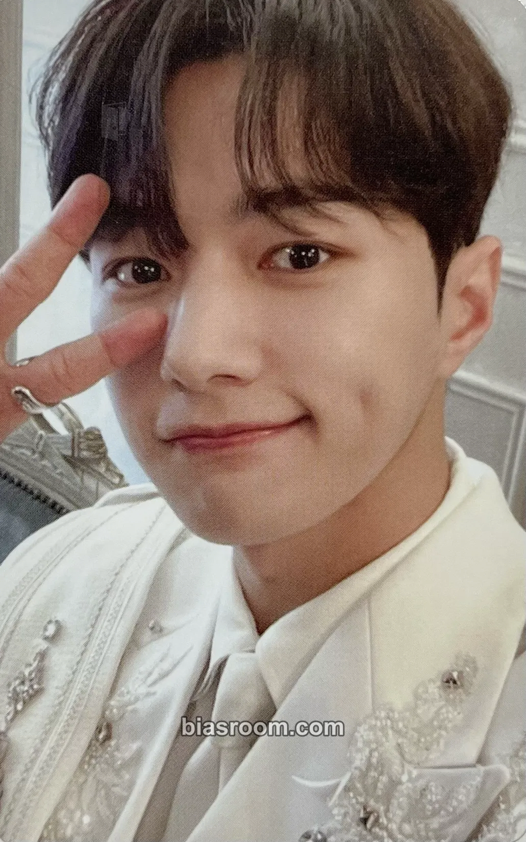L / Myungsoo INFINITE Rally IV Photocard - INFINITE - INFINITE K-pop photocard