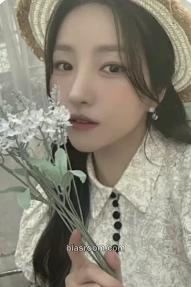 Kim So Won - Sowon - 2023 Season's Greetings '四季(사계)' Other fansign round 1 season's greetings