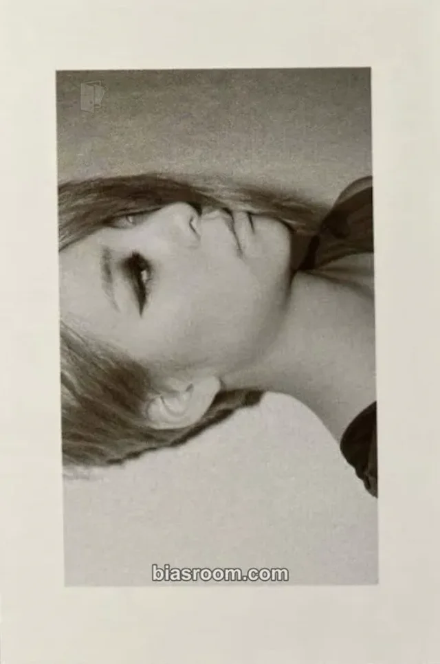 f(x) - Amber - Red Light Album photocard set horizontal