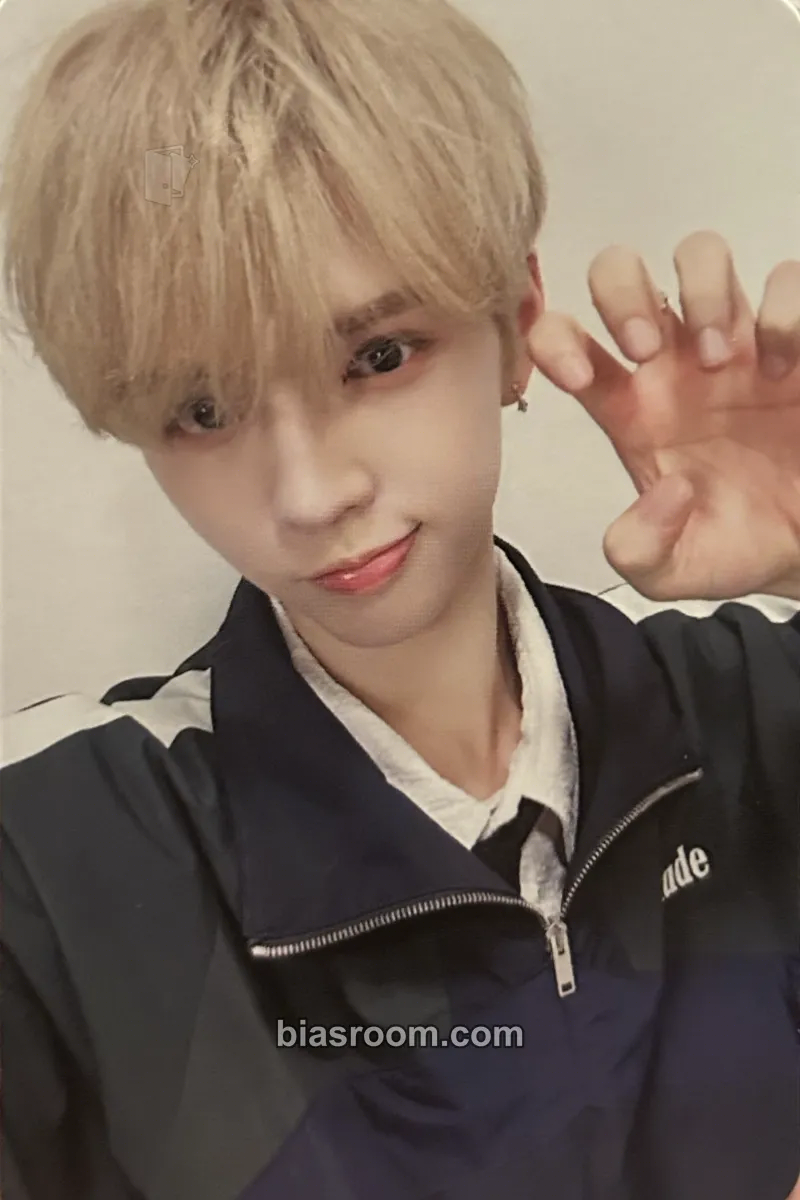 Brian ONE QUESTION Photocard - AMPERS&ONE - AMPERS&ONE K-pop photocard