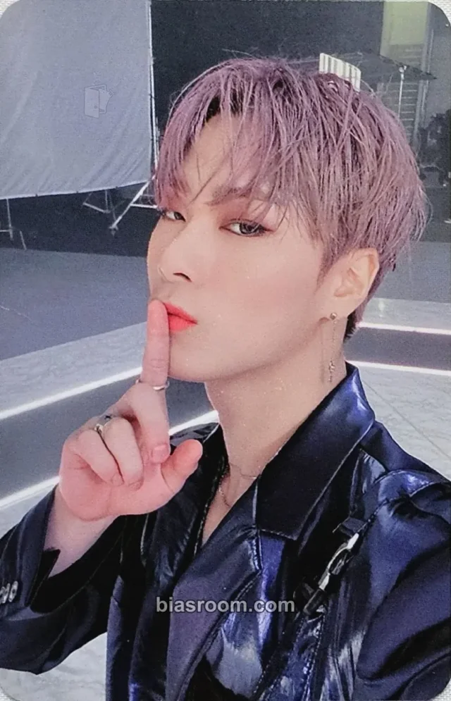 ASTRO - Moonbin - Blue Flame Album broadcast
