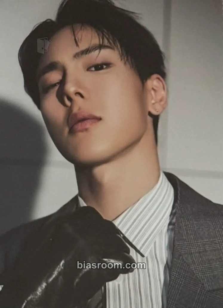 Shownu Love Me Photocard - MONSTA X - MONSTA X K-pop photocard