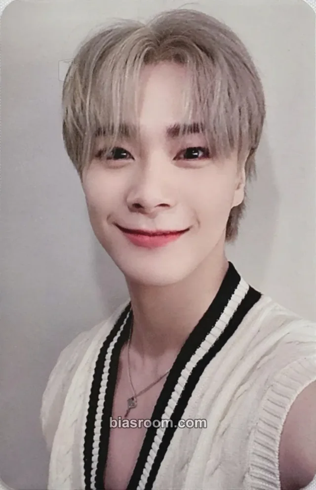 ASTRO - Moonbin - All Yours Album pob (pre-order benefit) cafe void