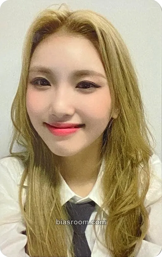 Soeun Leviosa Photocard - TRI.BE - TRI.BE K-pop photocard