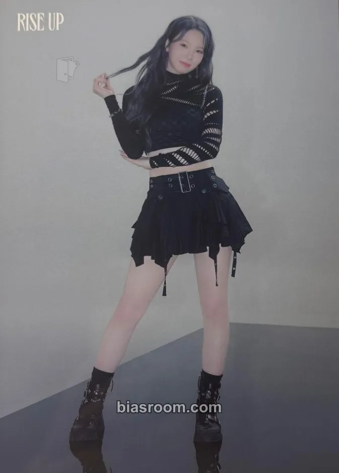 Ayaka “Rise Up” Official Goods Photocard - NiziU - NiziU K-pop photocard