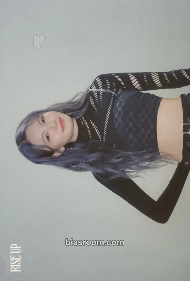Ayaka “Rise Up” Official Goods Photocard - NiziU - NiziU K-pop photocard