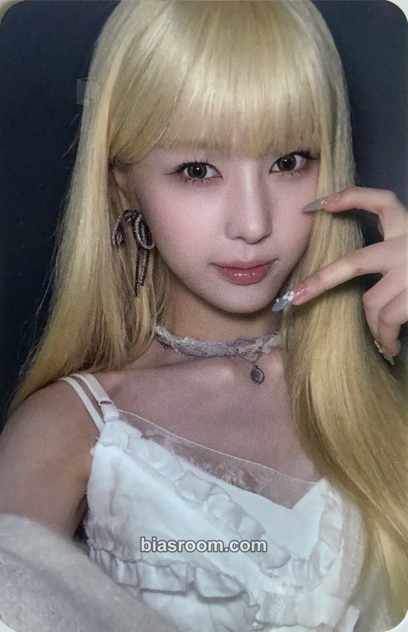 Hwayeon ifeye 1st Anniversary Mini Fanmeeting Photocard - ifeye - ifeye K-pop photocard