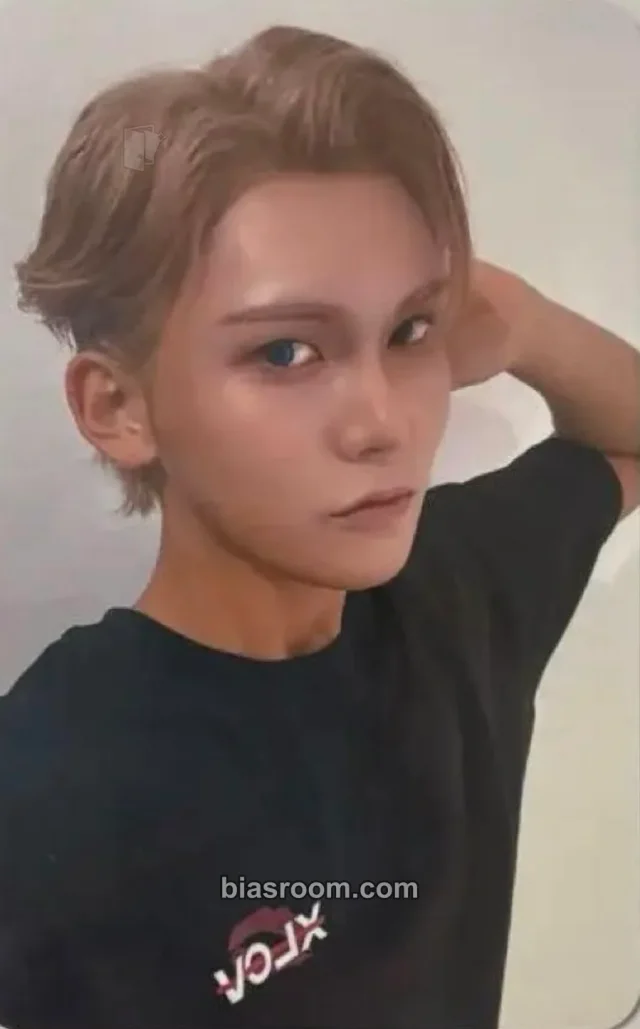 XLOV - Hyun - I ONE Album rising star merch photocard
