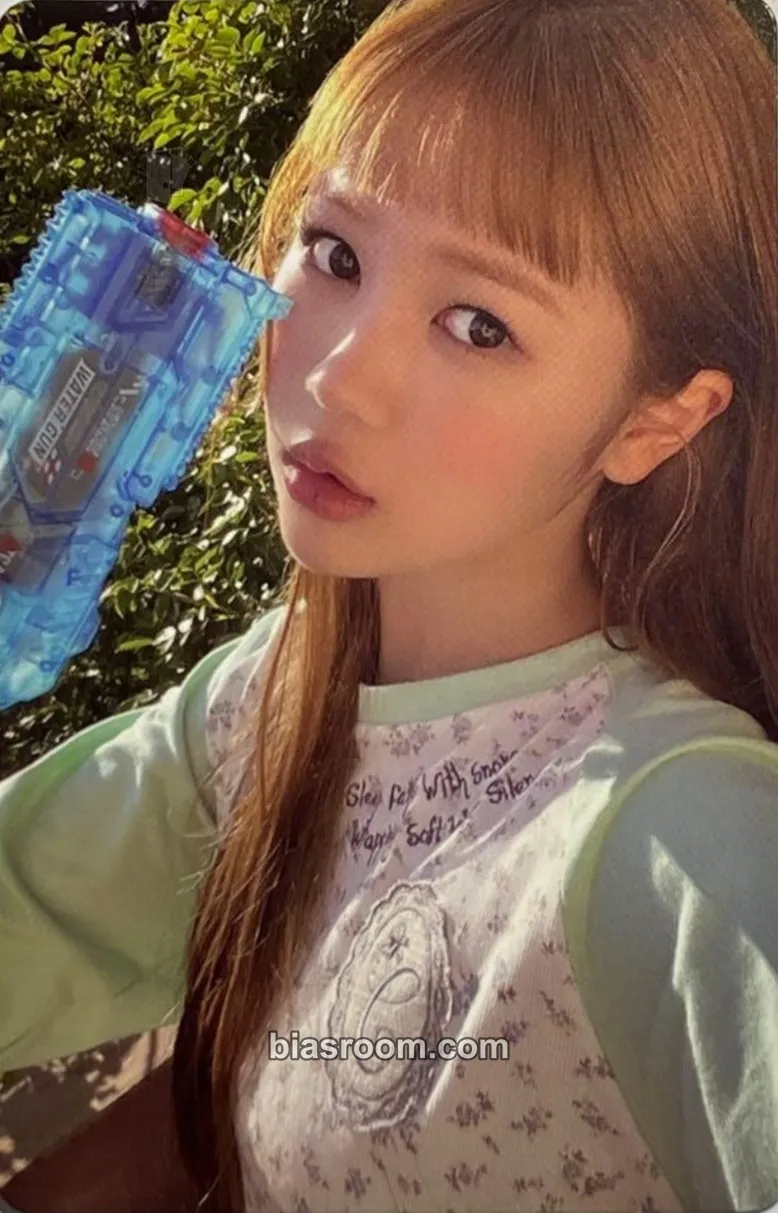 Ye-on Lemon Tang Photocard - Hearts2Hearts - Hearts2Hearts K-pop photocard
