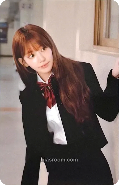 Sakura Japan Original Merchandise 'School Days' Photocard - LE SSERAFIM - LE SSERAFIM K-pop photocard