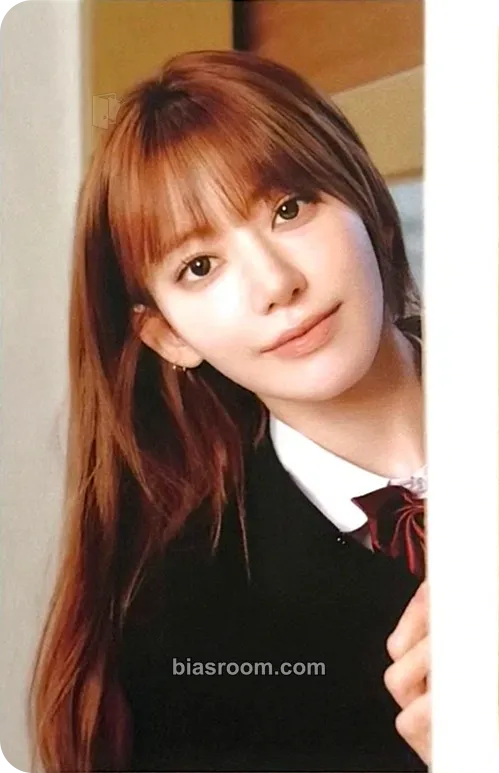 Sakura Japan Original Merchandise 'School Days' Photocard - LE SSERAFIM - LE SSERAFIM K-pop photocard