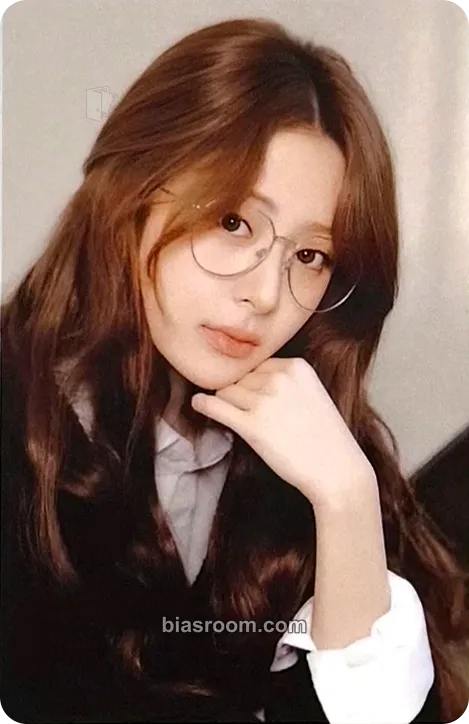 Huh Yunjin Japan Original Merchandise 'School Days' Photocard - LE SSERAFIM - LE SSERAFIM K-pop photocard