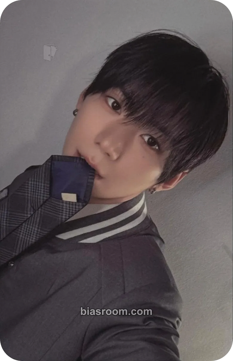 Han AHOF 1ST TOUR: THE FIRST SPARK Photocard - AHOF - AHOF K-pop photocard