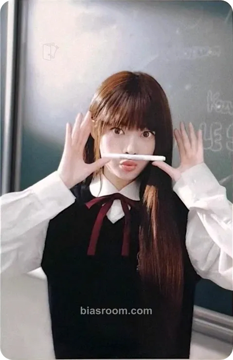 Hong Eunchae Japan Original Merchandise 'School Days' Photocard - LE SSERAFIM - LE SSERAFIM K-pop photocard