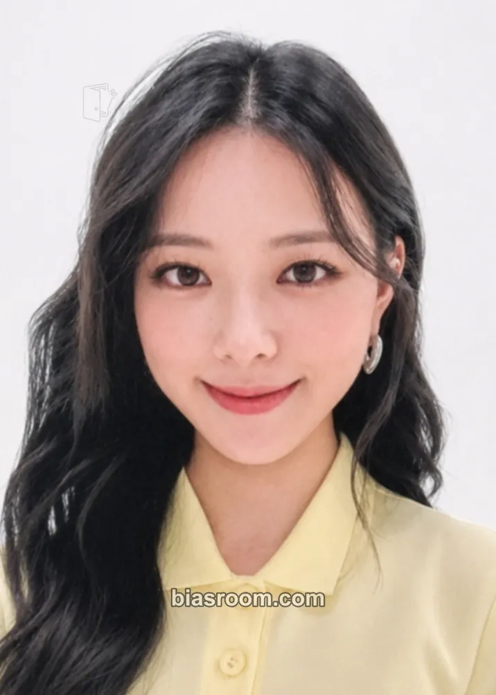 Yuna ITZY M Spotlight: In the School Photocard - ITZY - ITZY K-pop photocard