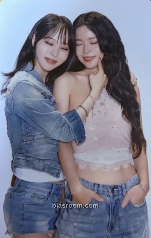 MAMAMOO - Solar & Moonbyul - 4WARD World Tour Event trading card merch photocard