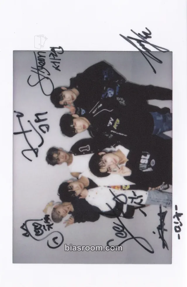 DKZ - Other purchase benefit polaroid printed signature