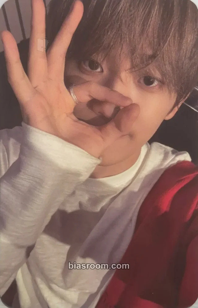hrtz.wav - Yoon Youngjun - The First Wave Album kpop store video call (fancall) round 2