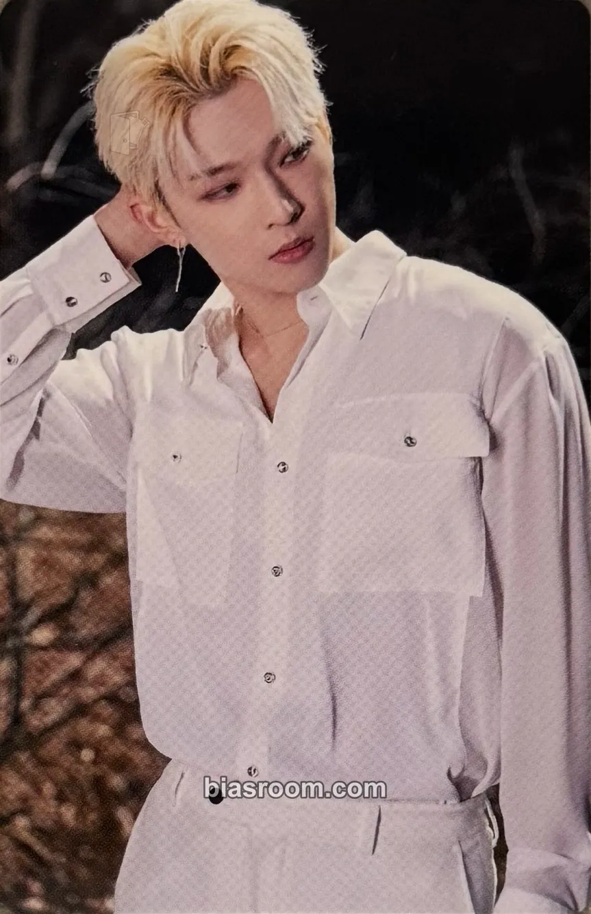 Leedo Blood Moon Online/Offline Concert Photocard - ONEUS - ONEUS K-pop photocard