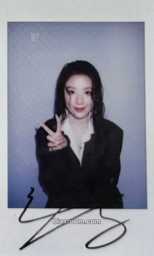 Shuhua Shuhua × ELLEMEN Fresh Magazine Photocard - i-dle - i-dle K-pop photocard