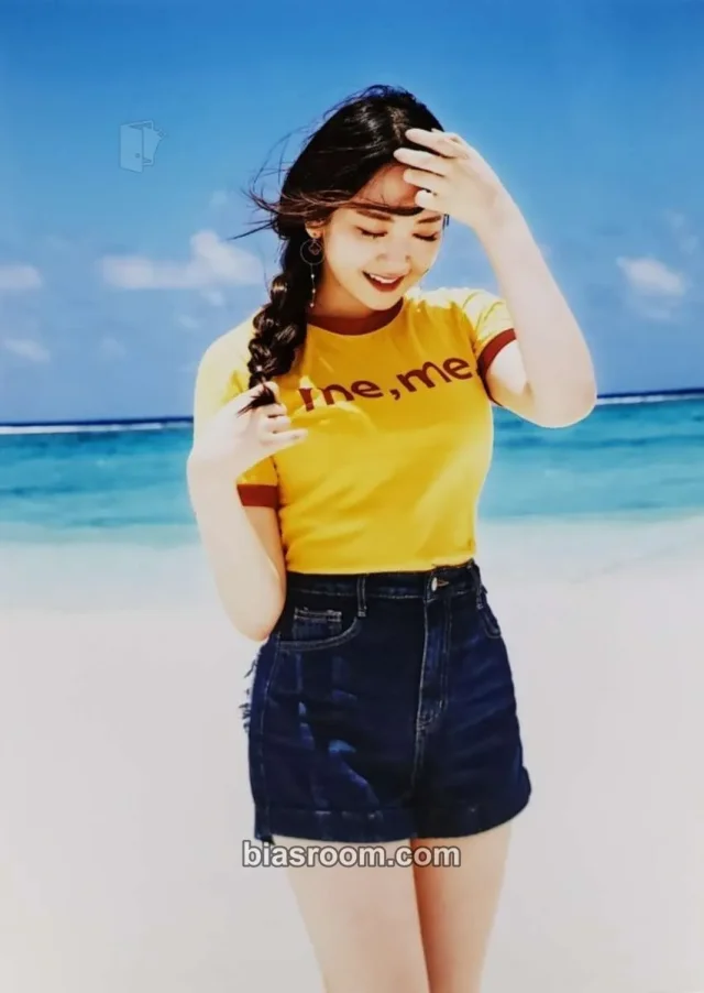 MOMOLAND - Taeha - Bboom Bboom Album photo print purchase benefit
