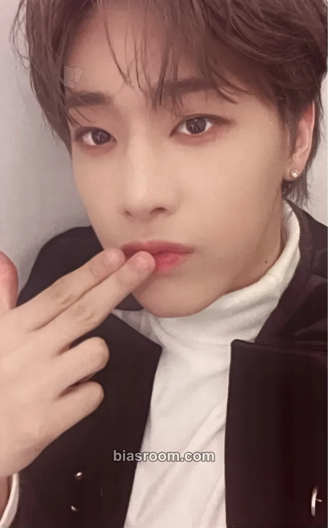 WEi - Yongha - IDENTITY : First Sight Album album photocard