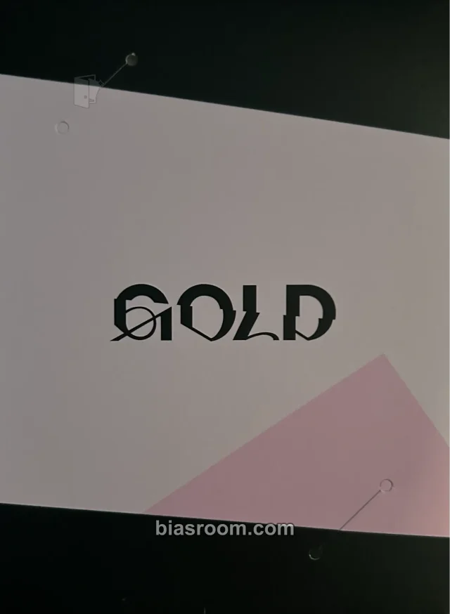 ITZY - GOLD Album album inclusion photocard stand