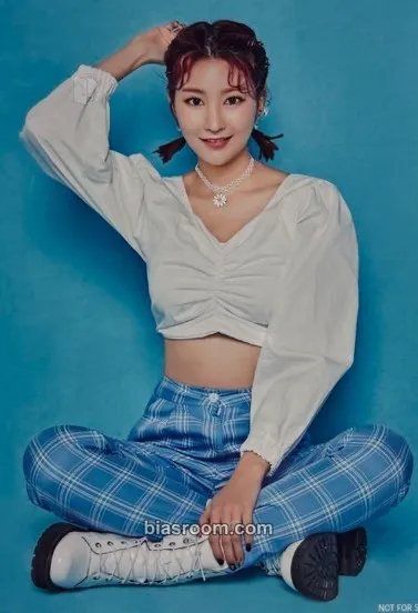 Hyebin I'm So Hot Photocard - MOMOLAND - MOMOLAND K-pop photocard