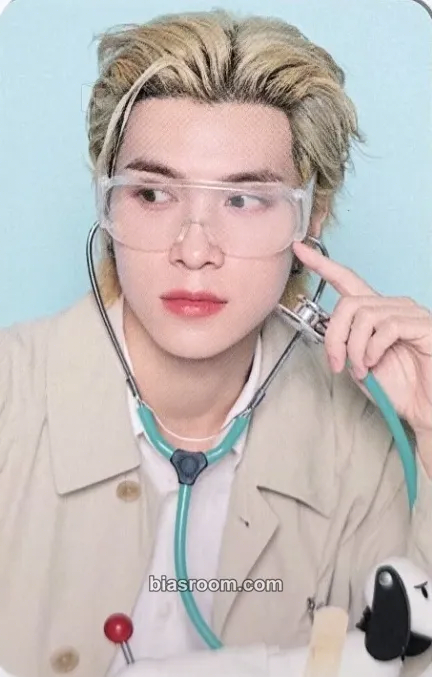 Hendery 2025 Season's Greeting Photocard - WayV - WayV K-pop photocard