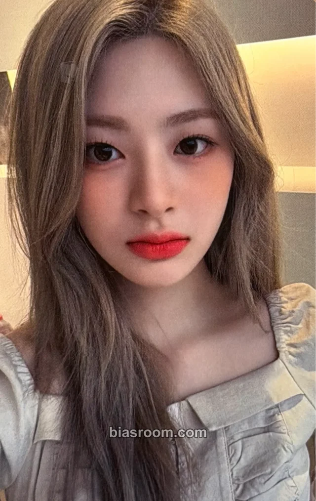 STAYC - Seeun - STAYC X LensMe Other brand collaboration merch photocard round 2