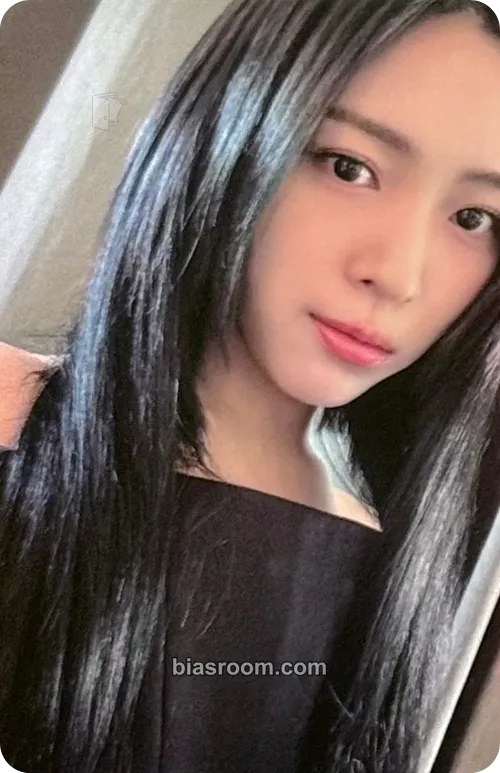 Ryujin RYUJIN X WAVES China Photocard - ITZY - ITZY K-pop photocard