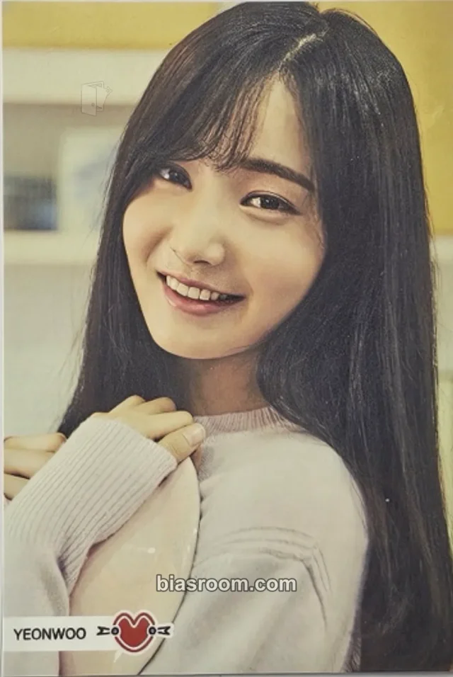 MOMOLAND - Yeonwoo - MOMOLAND The Best ~Korean Ver.~ Album postcard set release event merch