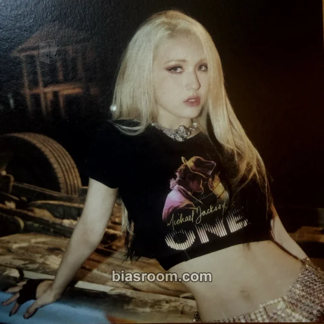 Jeon Somi - Jeon Somi - XOXO Album album inclusion postcard kit inclusion