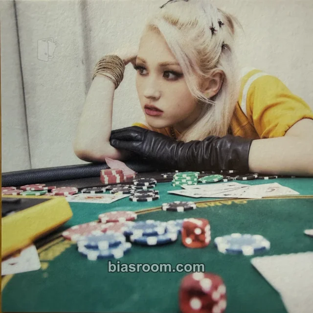 Jeon Somi - Jeon Somi - XOXO Album kit inclusion lyric postcard postcard KiT/kihno version