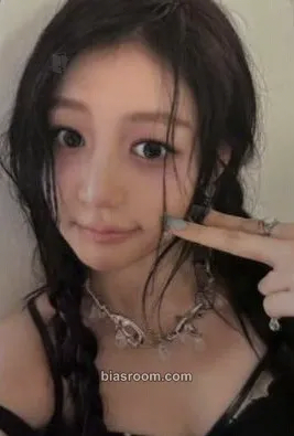 Yewon Imperfect-I’mperfect Photocard - FIFTY FIFTY - FIFTY FIFTY K-pop photocard