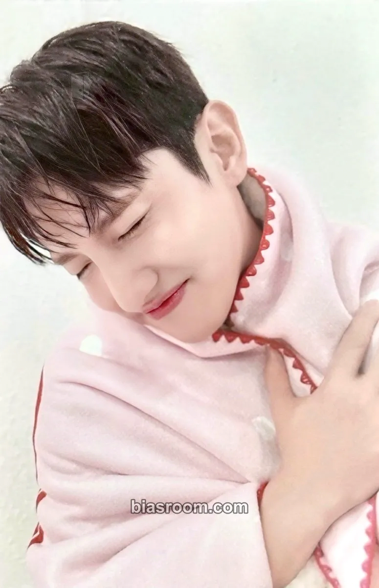 Max Changmin Pink Christmas 2024 Photocard - TVXQ - TVXQ K-pop photocard