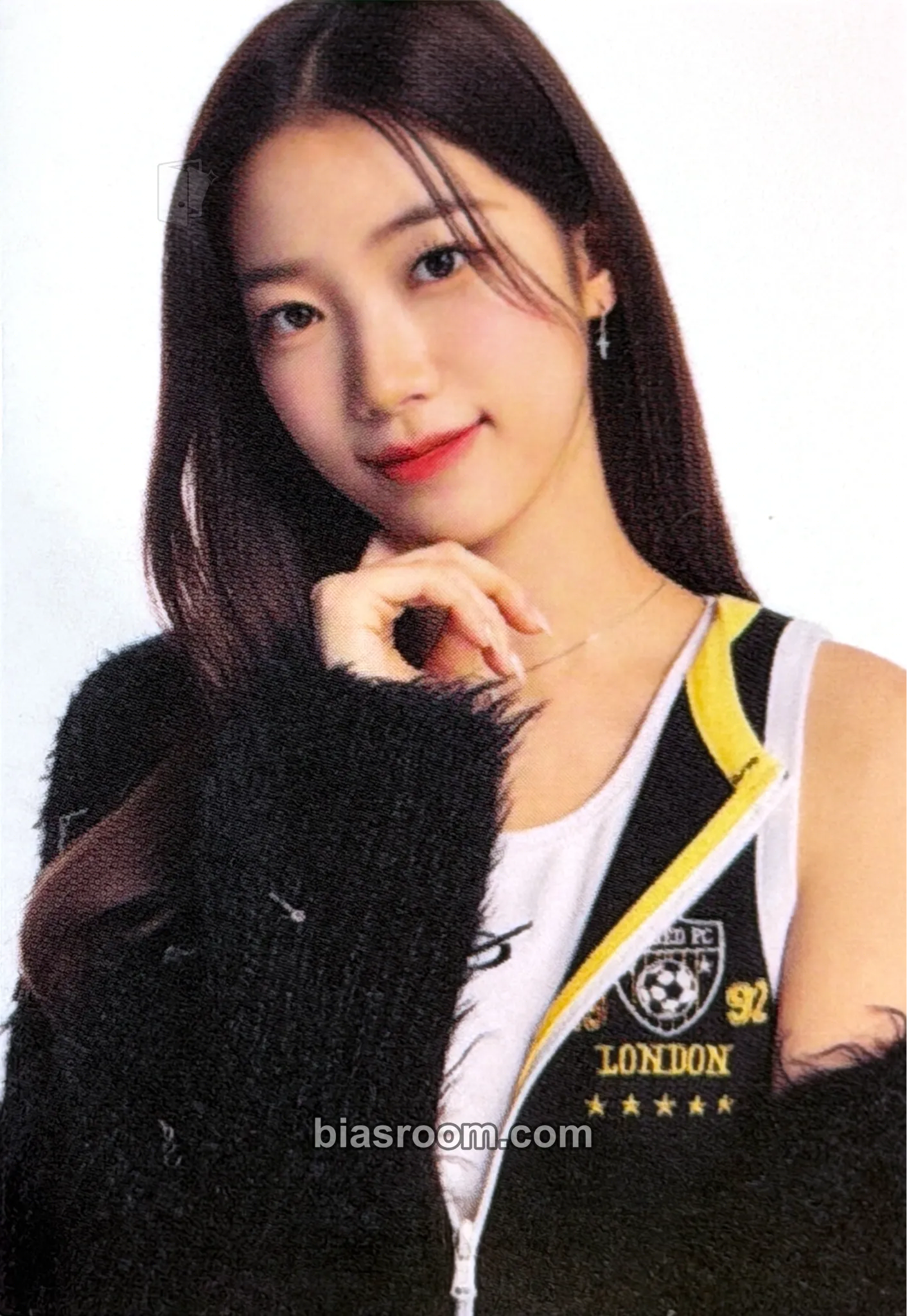 Kazuha 'Fearnada' 2023 S/S Photocard - LE SSERAFIM - LE SSERAFIM K-pop photocard