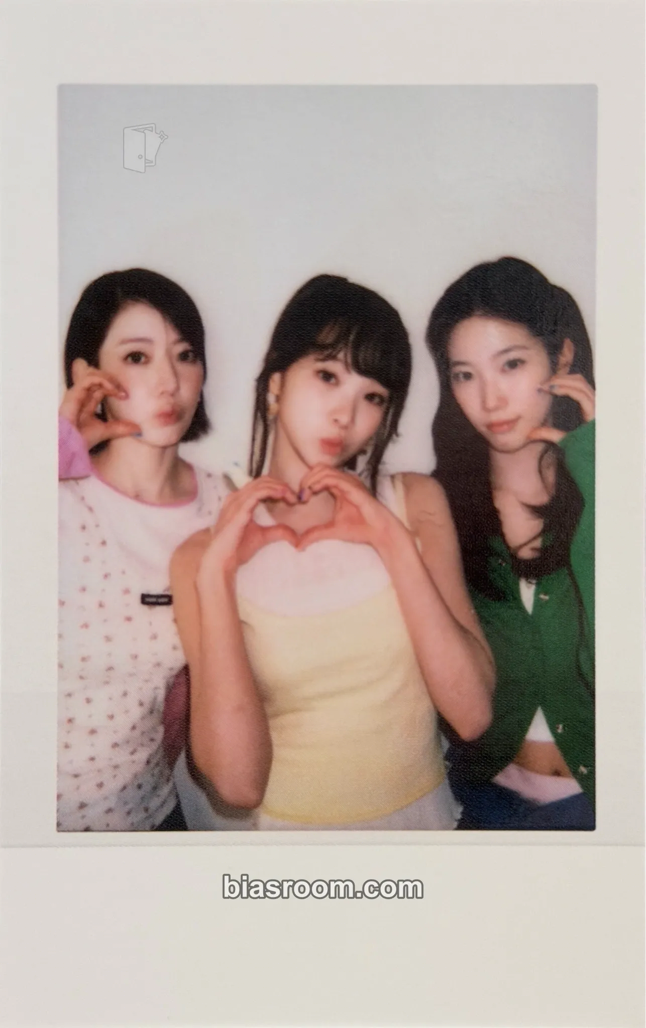 PUREFLOW pt.1 Photocard - LE SSERAFIM - LE SSERAFIM K-pop photocard